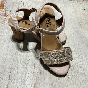 Isteria Ankle Strap Block Heel Sequin Detailed Heel Sandal Sz 7